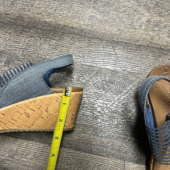 Skechers Luxe Foam Women's Blue Wedge Sandals - Picture 11 of 12